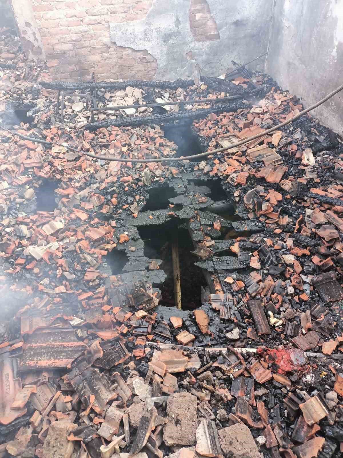 Ocakta unutulan kızartma yağı yangın çıkarttı