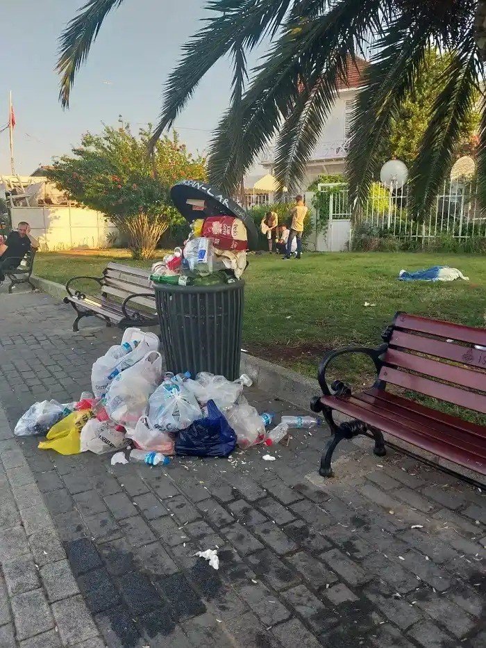 Büyükada ‘çöp ada’ya döndü