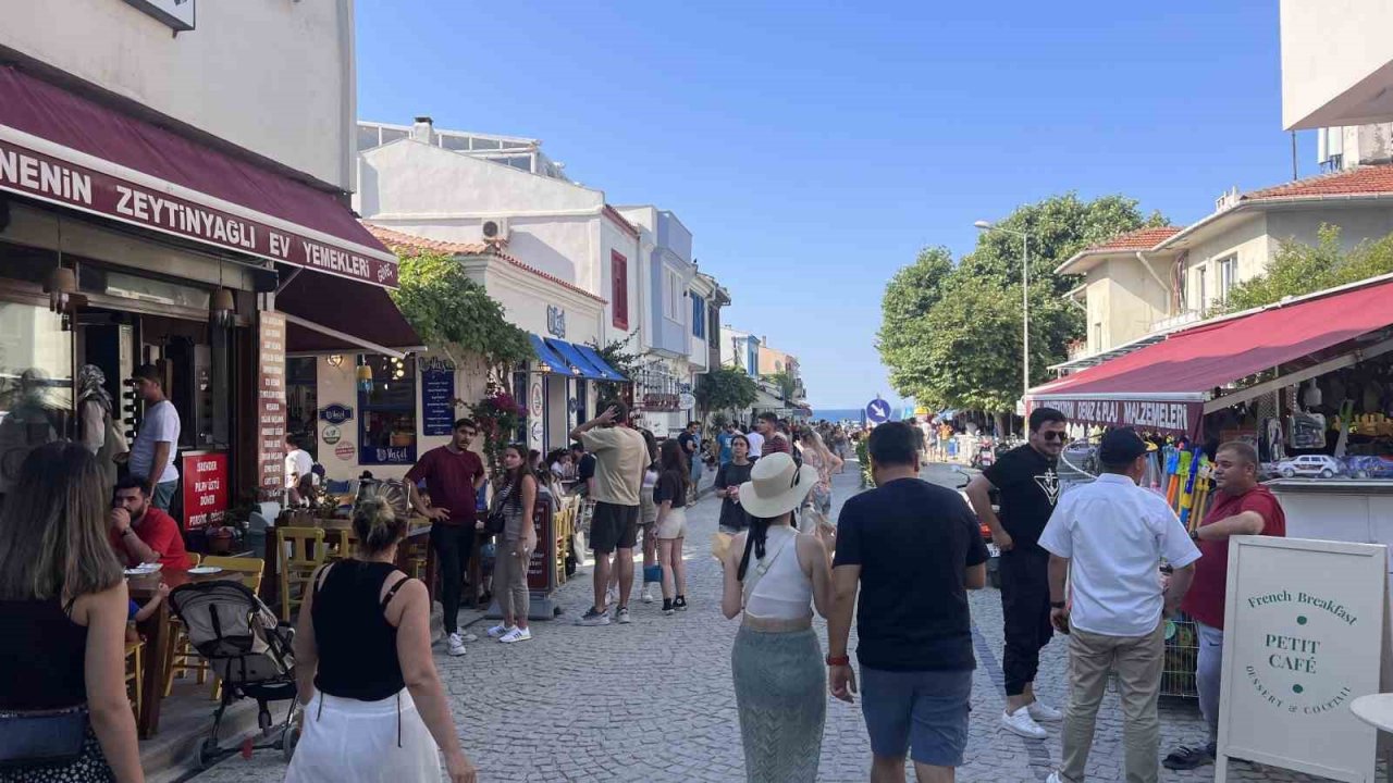 Kuzey Ege’nin turizm cenneti Bozcaada, Kurban Bayramı’nda dolup taştı