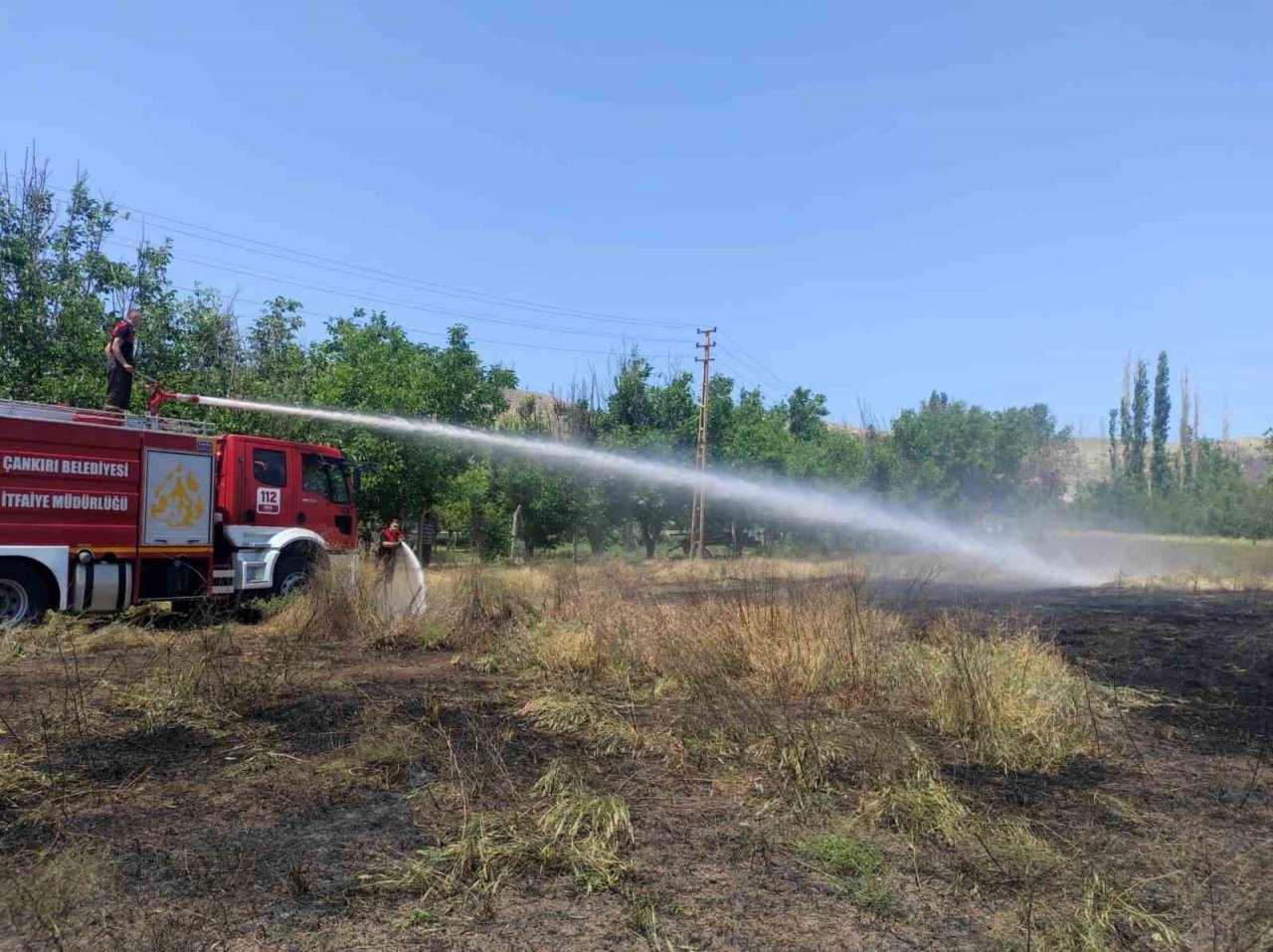 Çankırı’da çıkan anız yangınını itfaiye ekipleri söndürdü