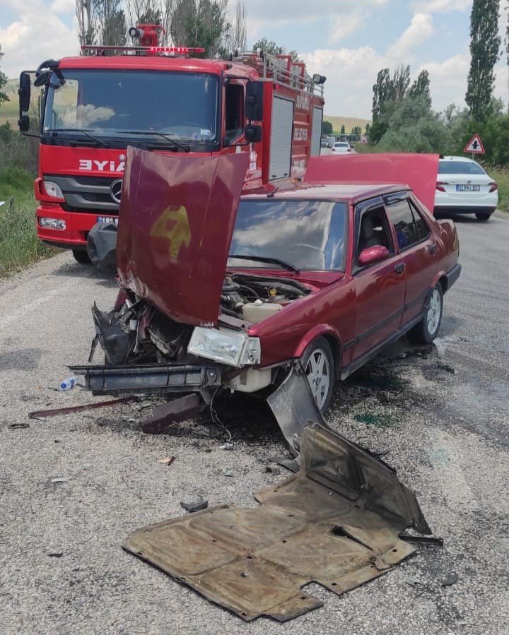 Çorum’da 3 araç birbirine girdi: 1 yaralı