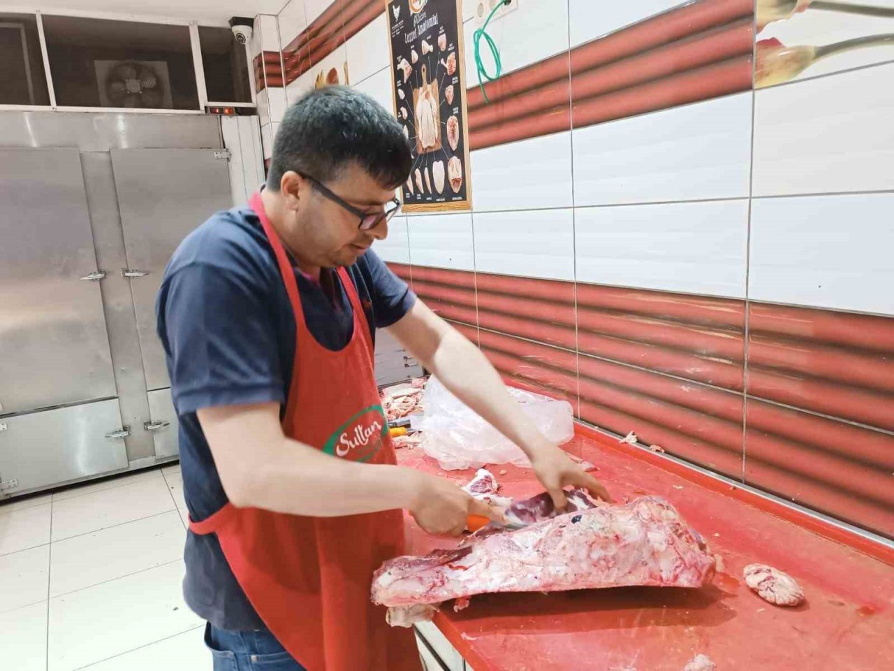 Kasaplarda kurban mesaisi