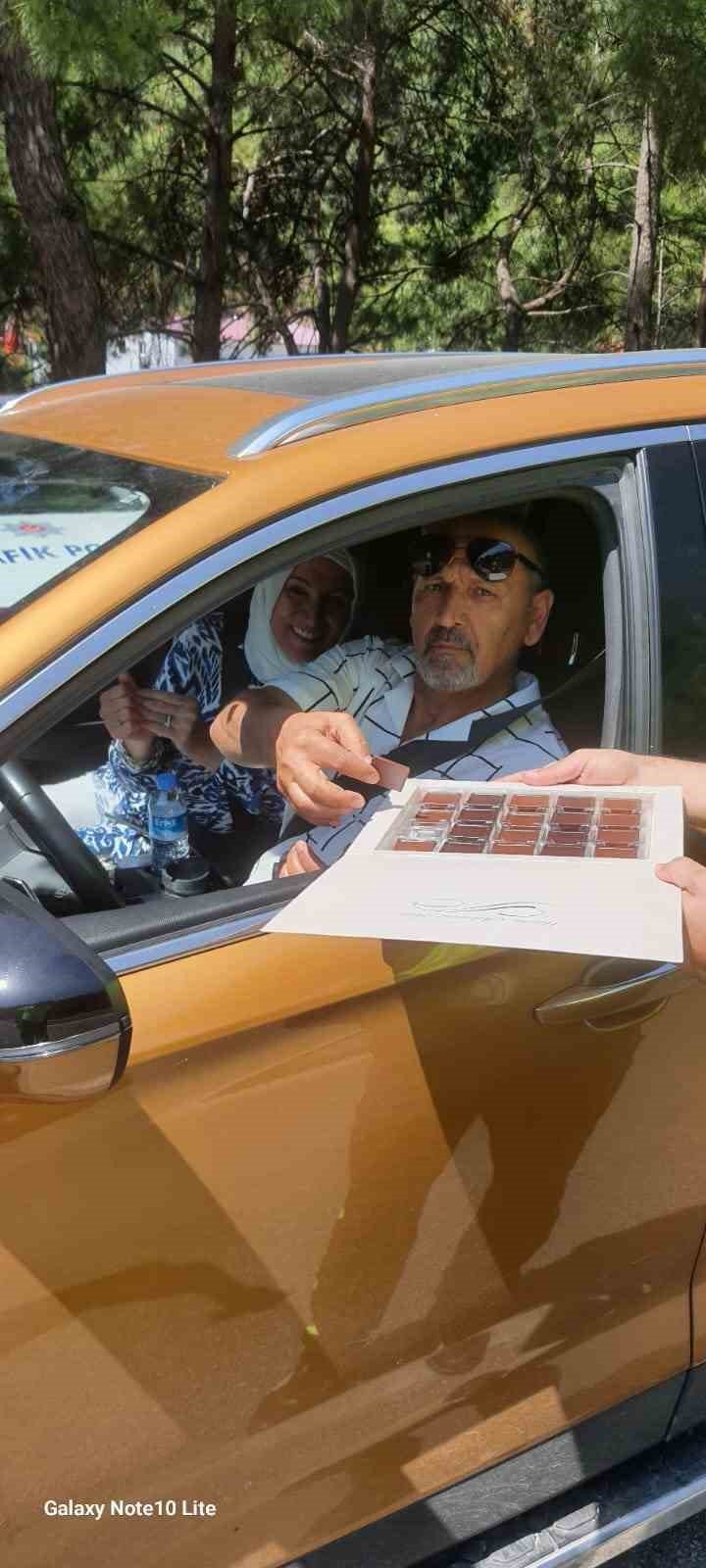 Fethiye’de polis ekiplerinden örnek davranış