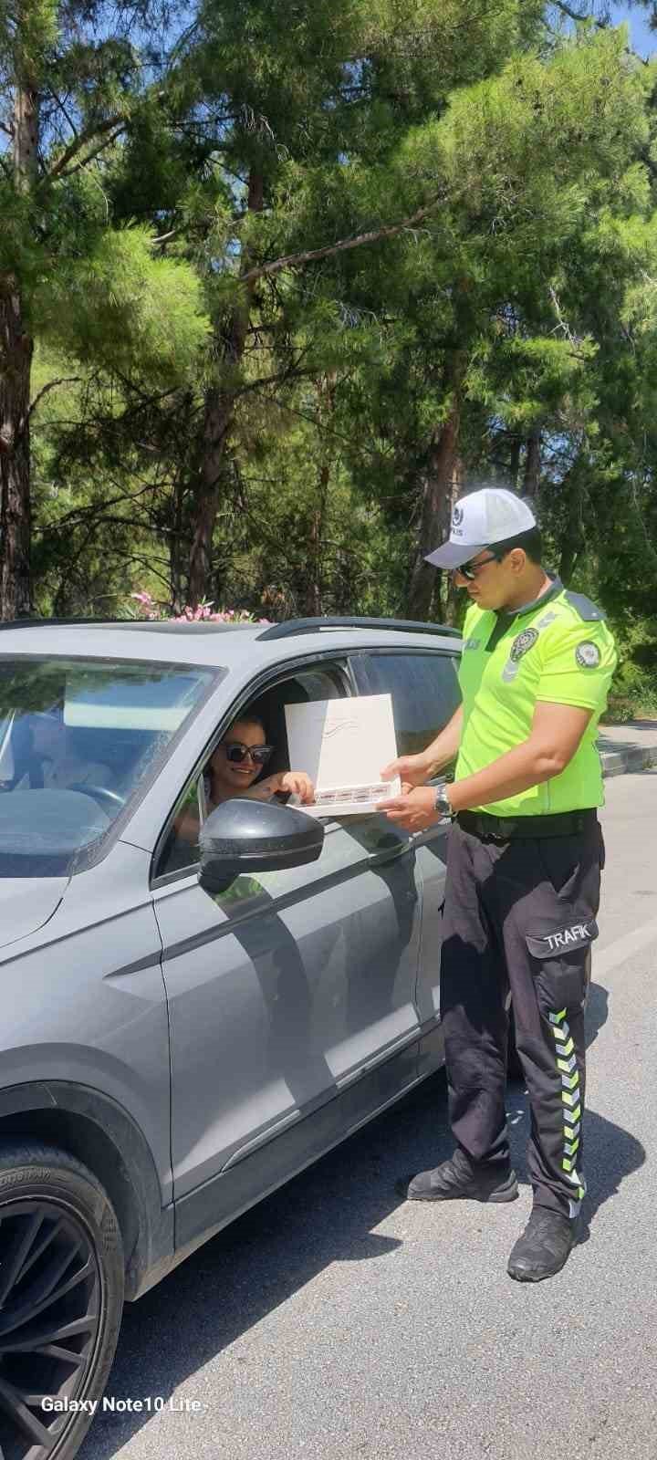 Fethiye’de polis ekiplerinden örnek davranış