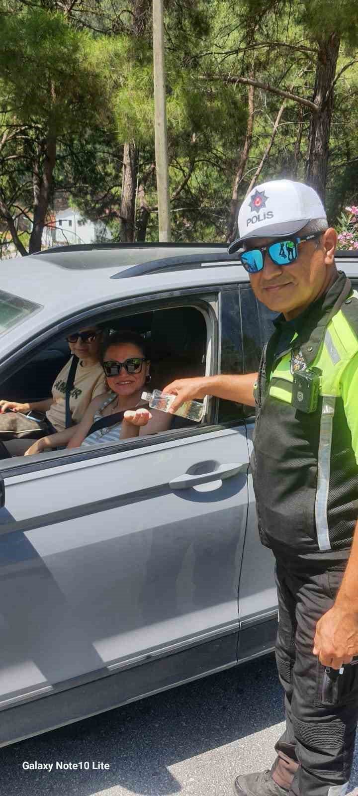 Fethiye’de polis ekiplerinden örnek davranış