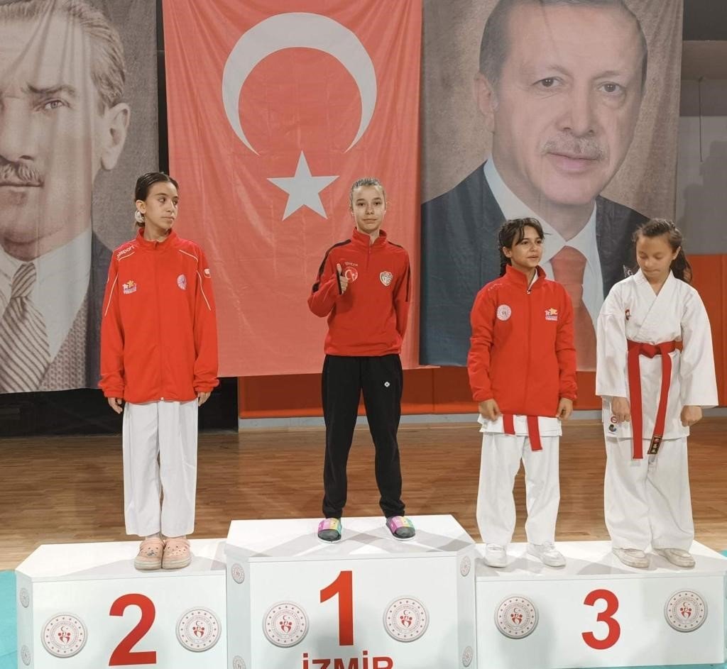 Bilecik’ten ANALİG’e katılan karate takımları yarı finale yükseldi