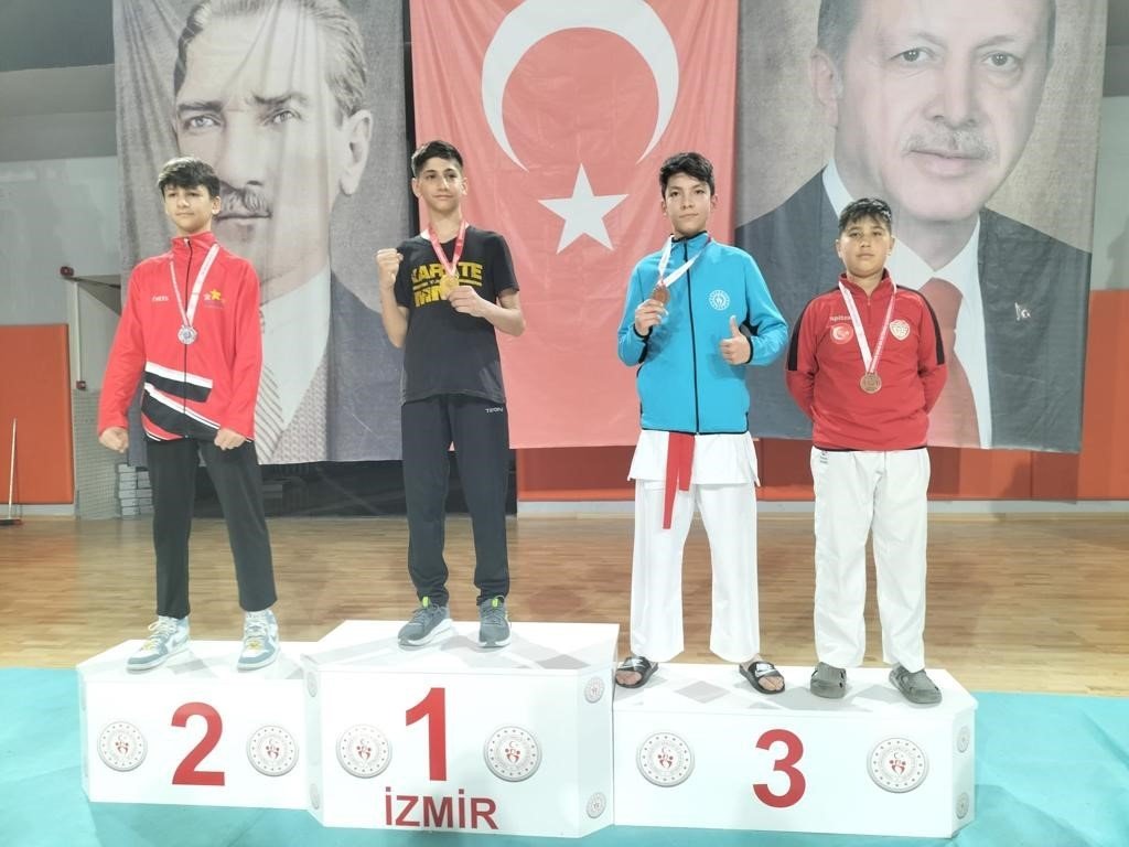 Bilecik’ten ANALİG’e katılan karate takımları yarı finale yükseldi