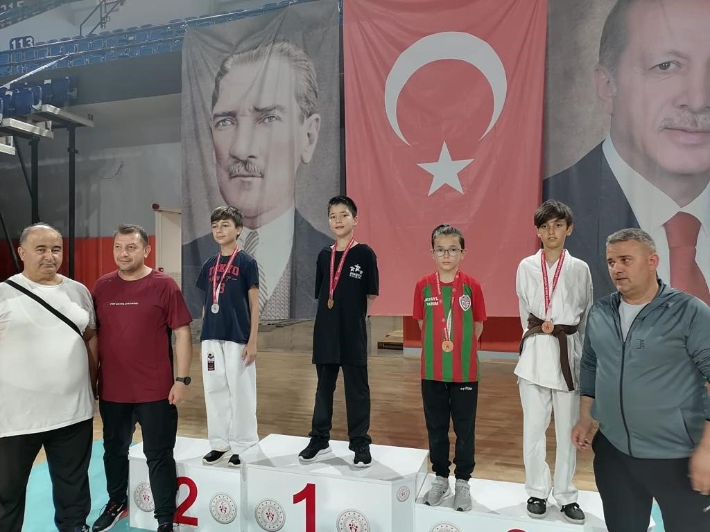 Bilecik’ten ANALİG’e katılan karate takımları yarı finale yükseldi
