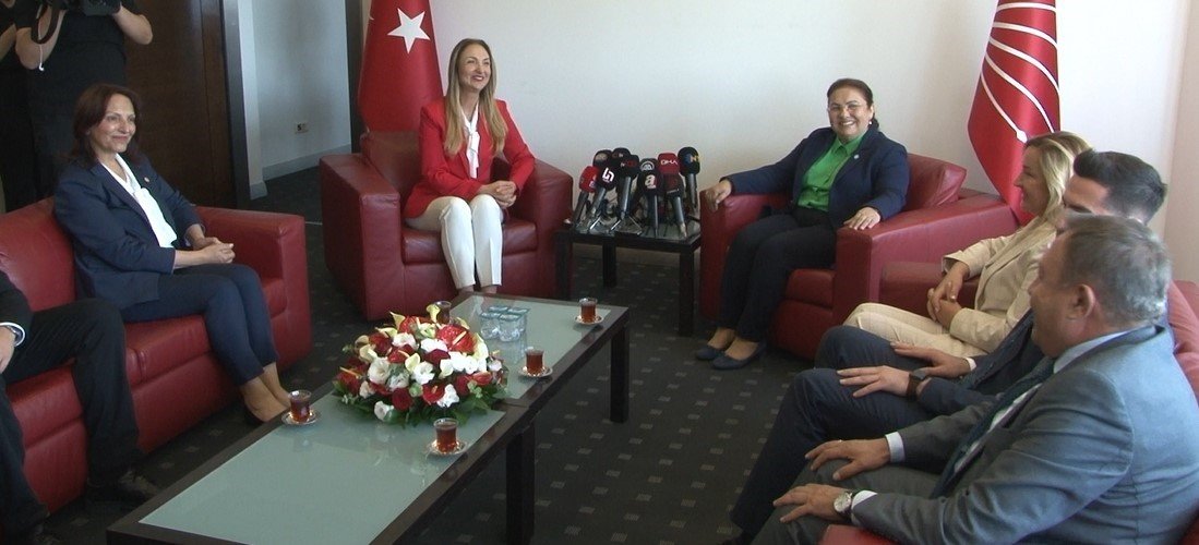 İYİ Parti heyetinden CHP’ye bayram ziyareti