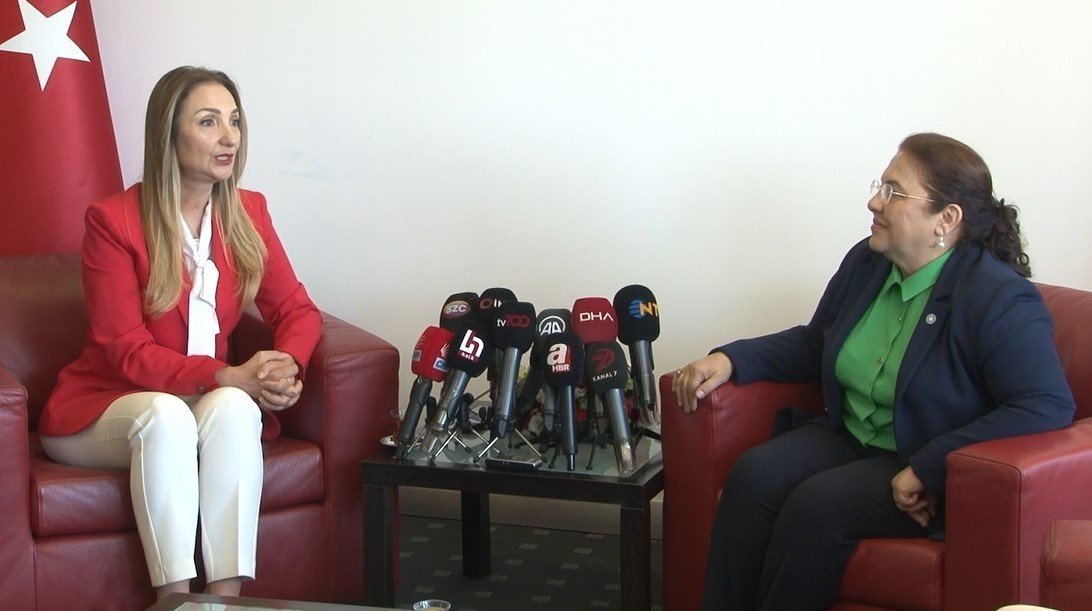 İYİ Parti heyetinden CHP’ye bayram ziyareti