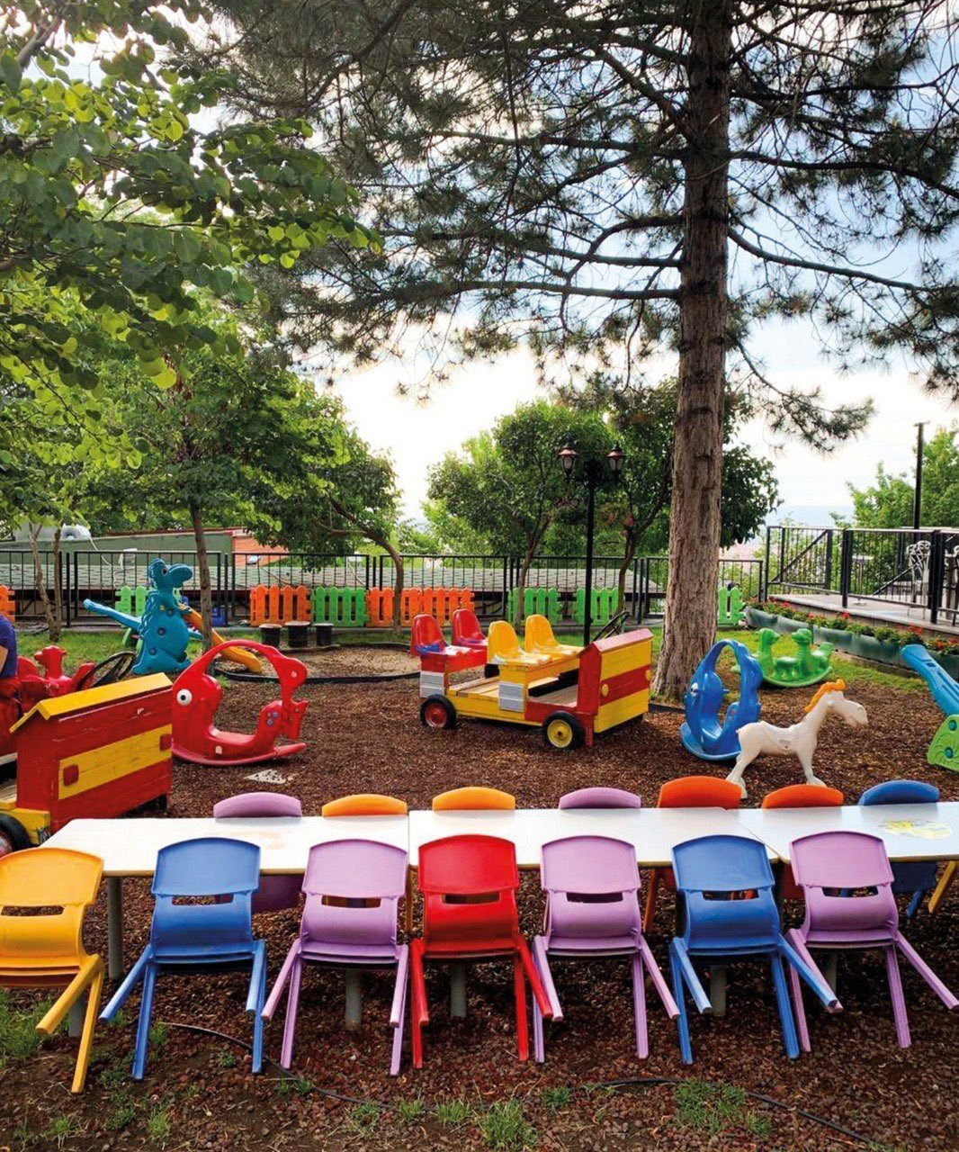 Büyükşehir, Erguvan’da bahçe sezonunu açtı