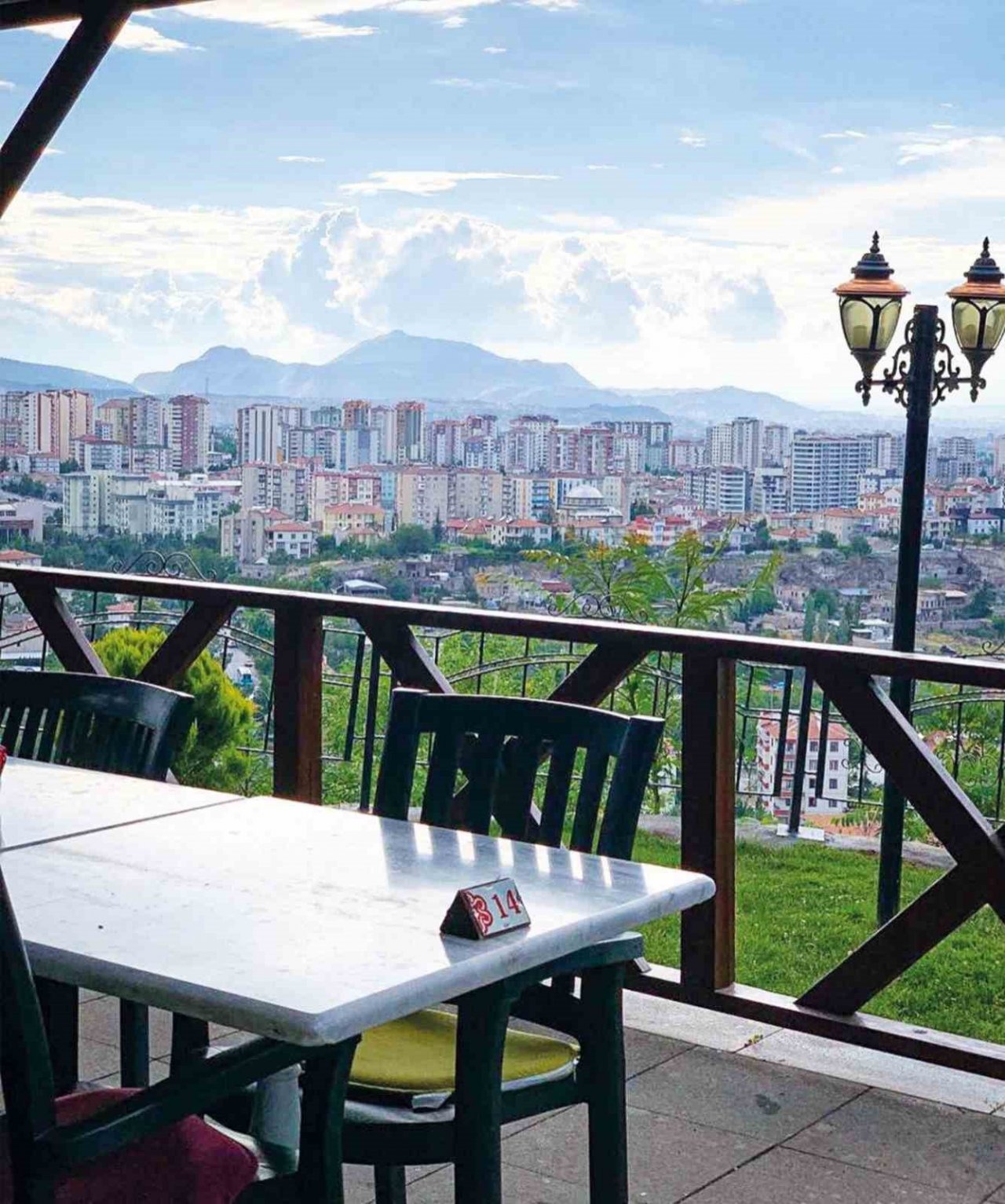 Büyükşehir, Erguvan’da bahçe sezonunu açtı