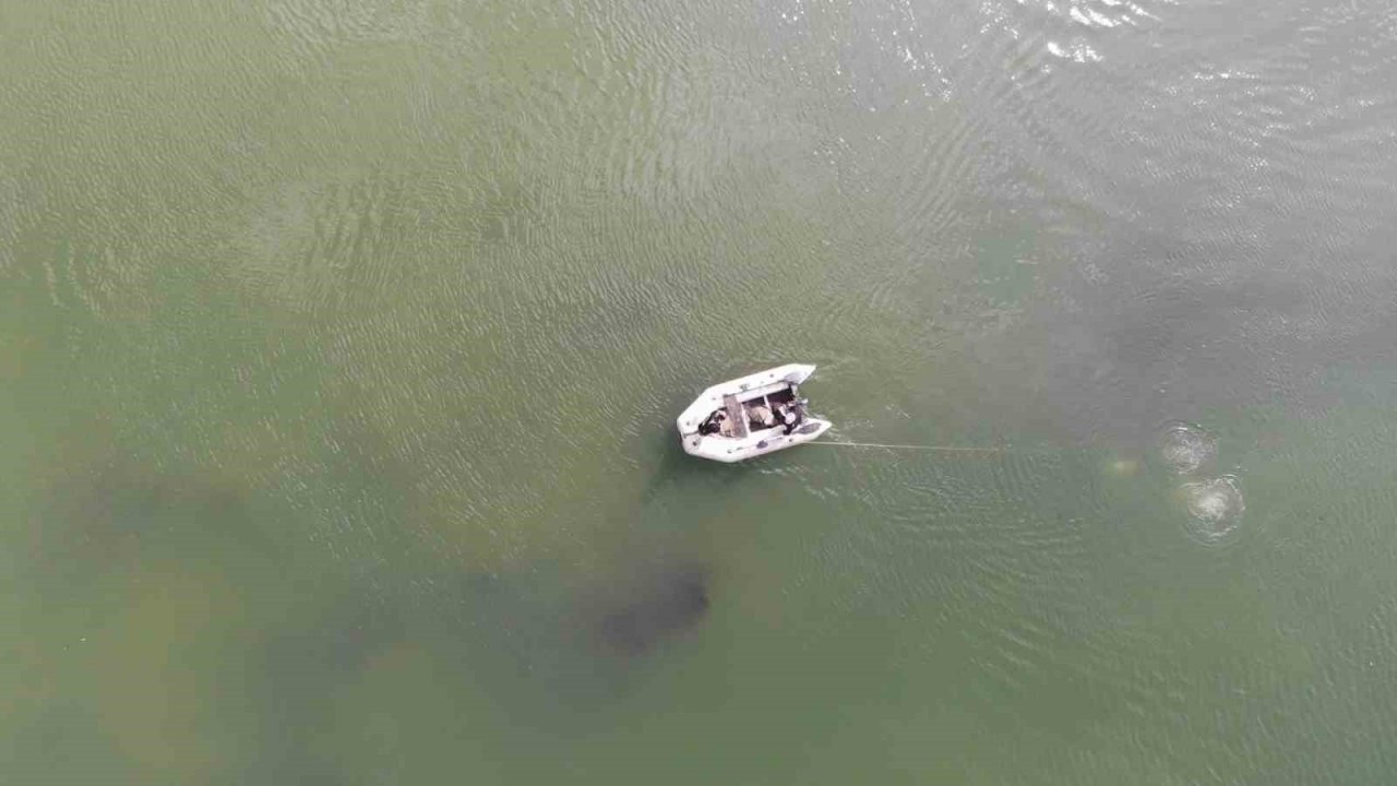 Kızılırmak’a düşen topu almak için suya giren 3 çocuk canından oldu