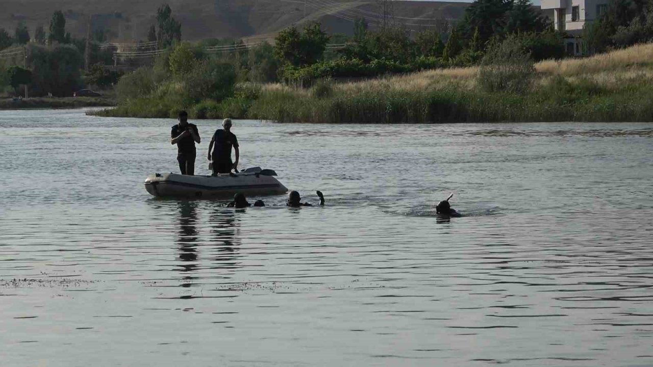 Kızılırmak’a düşen topu almak için suya giren 3 çocuk canından oldu