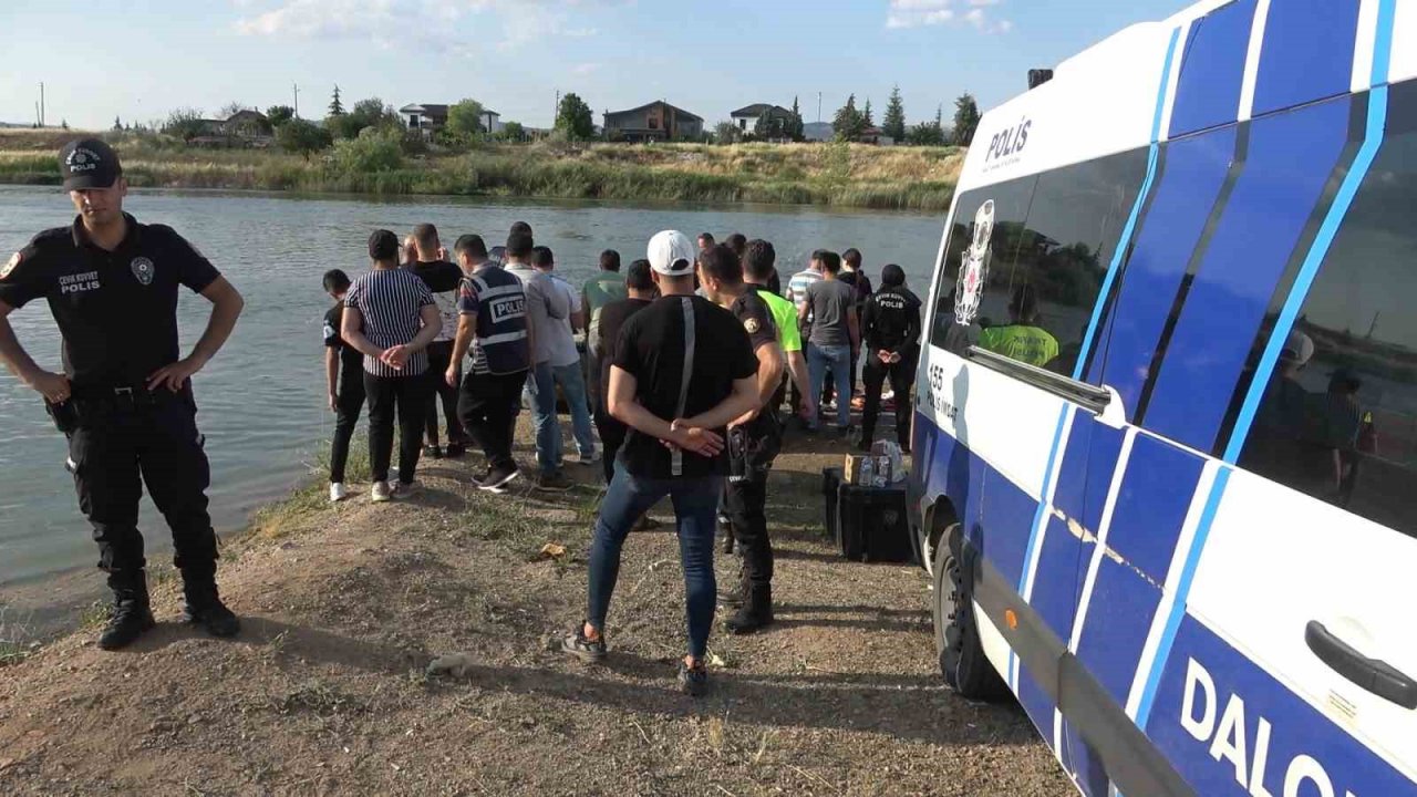 Kızılırmak’a düşen topu almak için suya giren 3 çocuk canından oldu