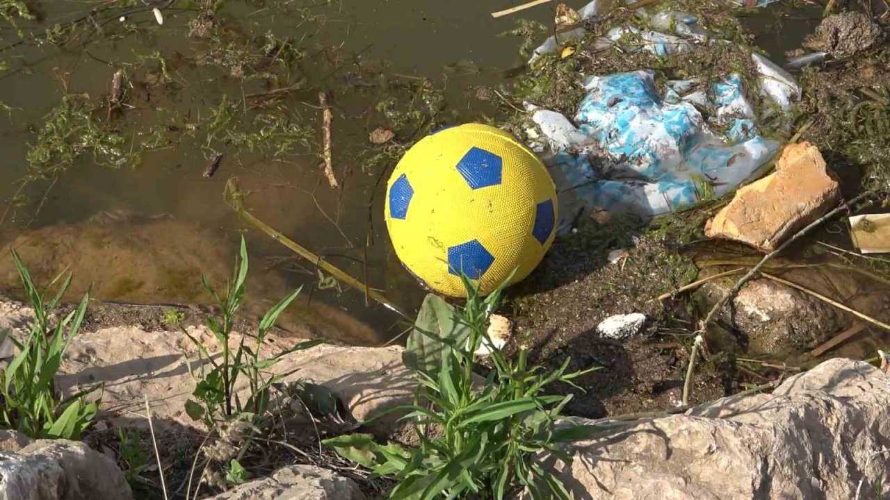 Kızılırmak’a düşen topu almak için suya giren 3 çocuk canından oldu