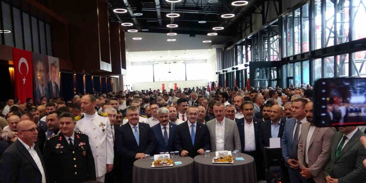 Kocaeli’de geleneksel kent bayramlaşmasında geçmişten bugüne yapılan bayramlaşmaların fotoğrafları sergilendi