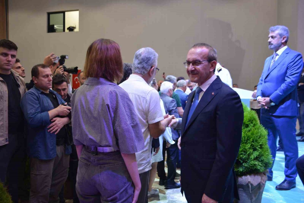 Kocaeli’de geleneksel kent bayramlaşmasında geçmişten bugüne yapılan bayramlaşmaların fotoğrafları sergilendi