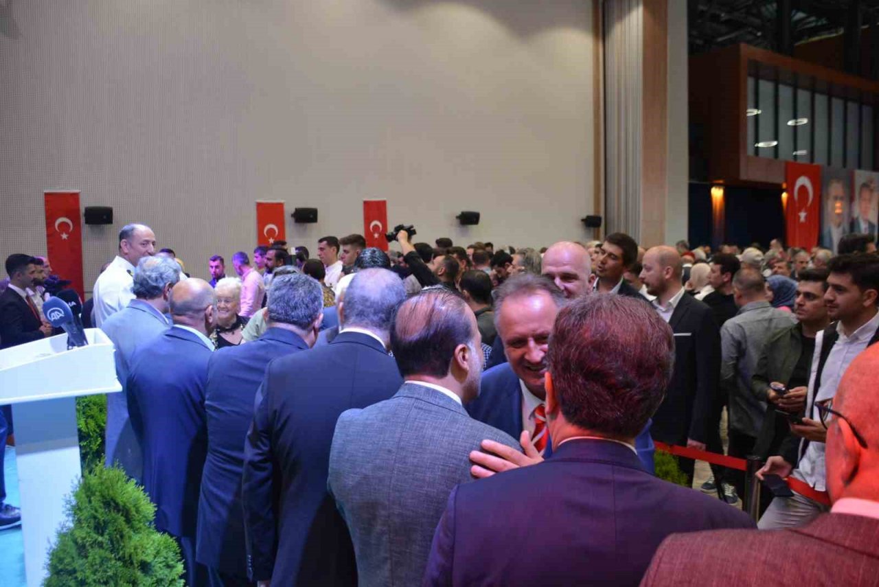 Kocaeli’de geleneksel kent bayramlaşmasında geçmişten bugüne yapılan bayramlaşmaların fotoğrafları sergilendi