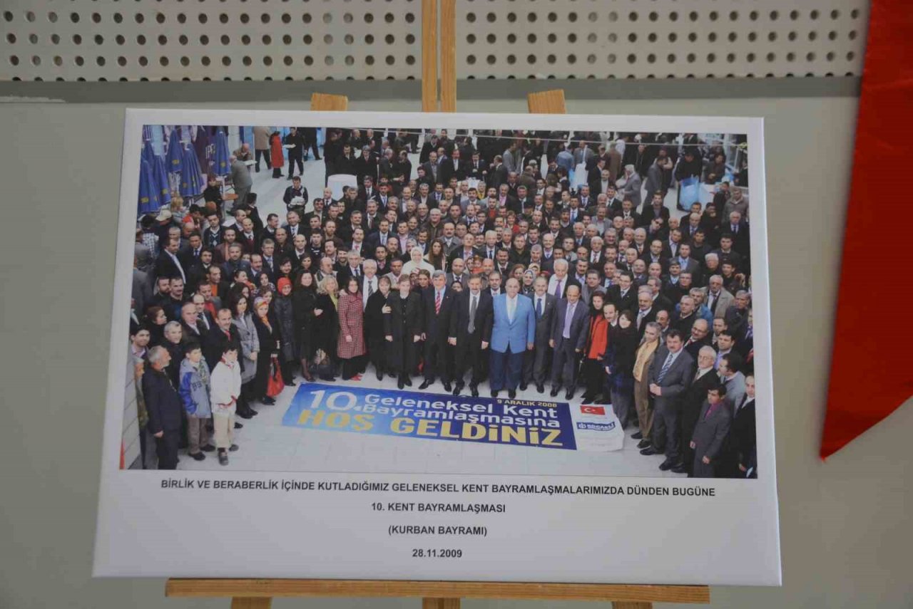 Kocaeli’de geleneksel kent bayramlaşmasında geçmişten bugüne yapılan bayramlaşmaların fotoğrafları sergilendi