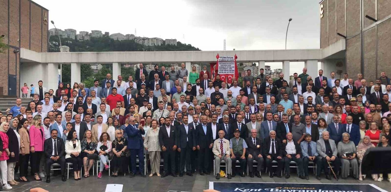 Kocaeli’de geleneksel kent bayramlaşmasında geçmişten bugüne yapılan bayramlaşmaların fotoğrafları sergilendi