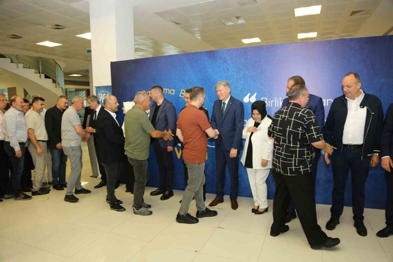 Serdivan’da geleneksel bayramlaşma programı gerçekleştirildi