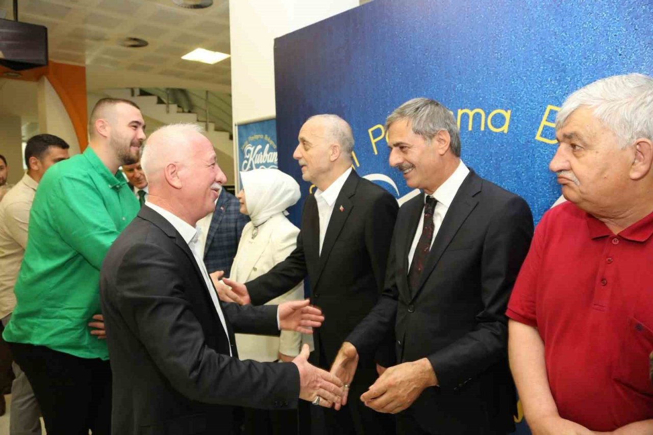 Serdivan’da geleneksel bayramlaşma programı gerçekleştirildi