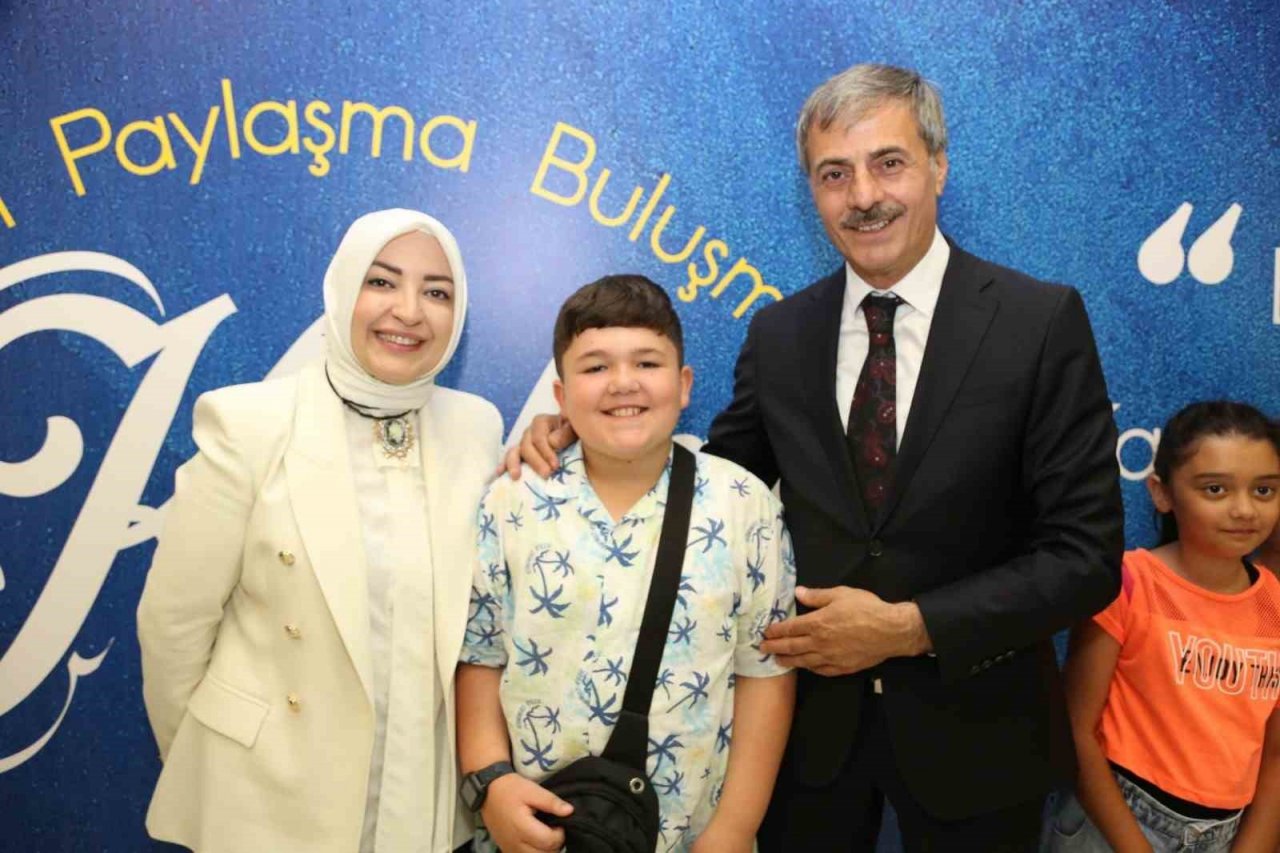 Serdivan’da geleneksel bayramlaşma programı gerçekleştirildi