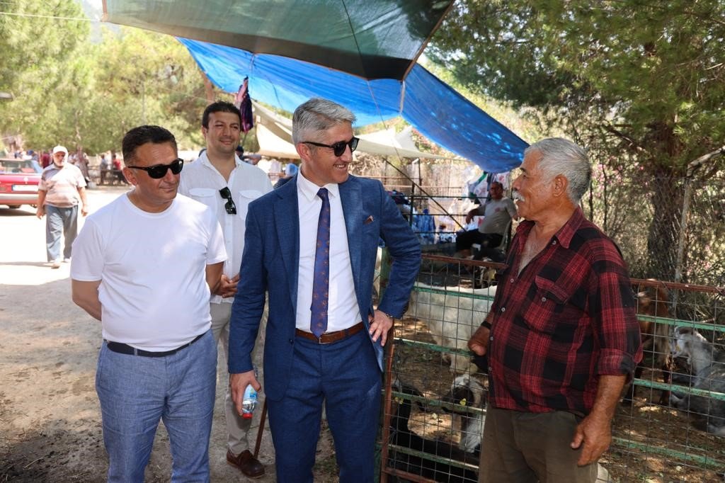 Başkan Oktay, kurban kesim yerlerini ziyaret etti