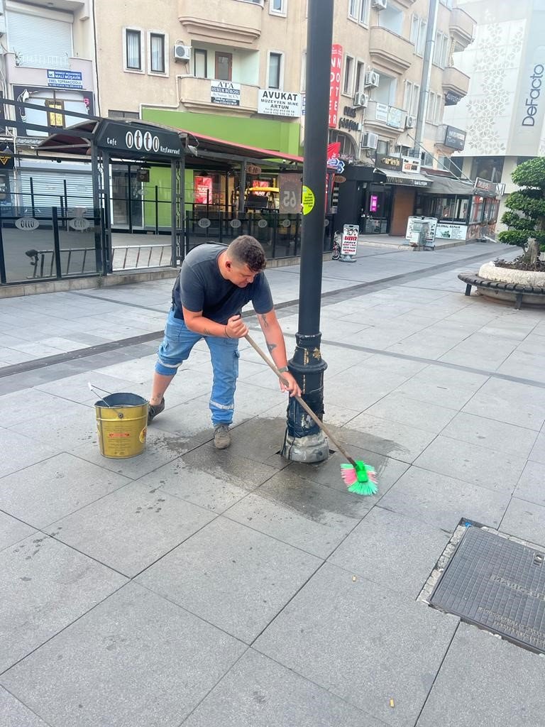 Marmaris’te belediye ekipleri "Temiz Marmaris" için yoğun mesai yaptı
