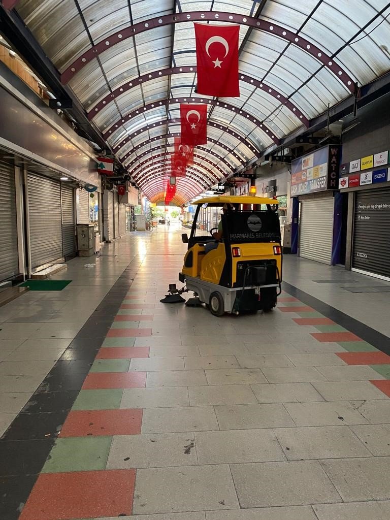 Marmaris’te belediye ekipleri "Temiz Marmaris" için yoğun mesai yaptı