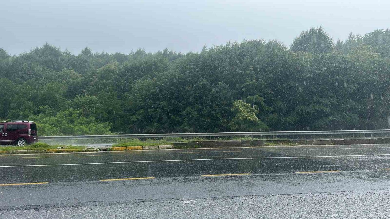 Düzce’de sağanak etkili oluyor