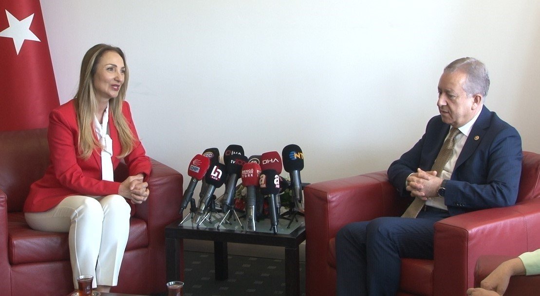 MHP heyetinden CHP’ye bayram ziyareti