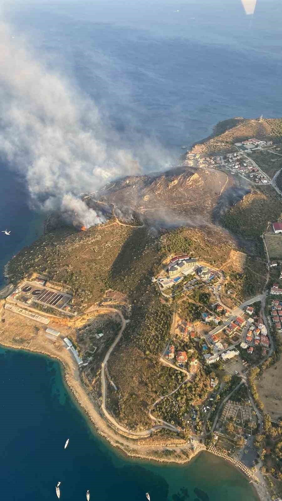 Datça’daki orman yangını yerleşim yerlerini tehdit ediyor