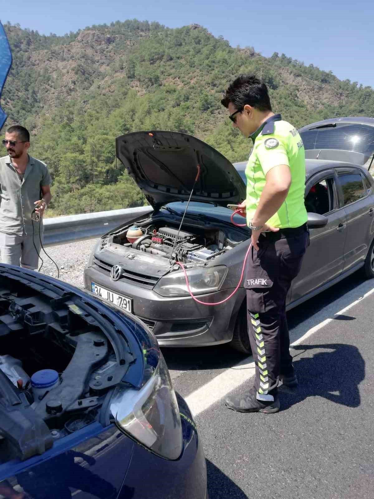 Fethiye’de yolda kalanların imdadına polis ekipleri yetişti