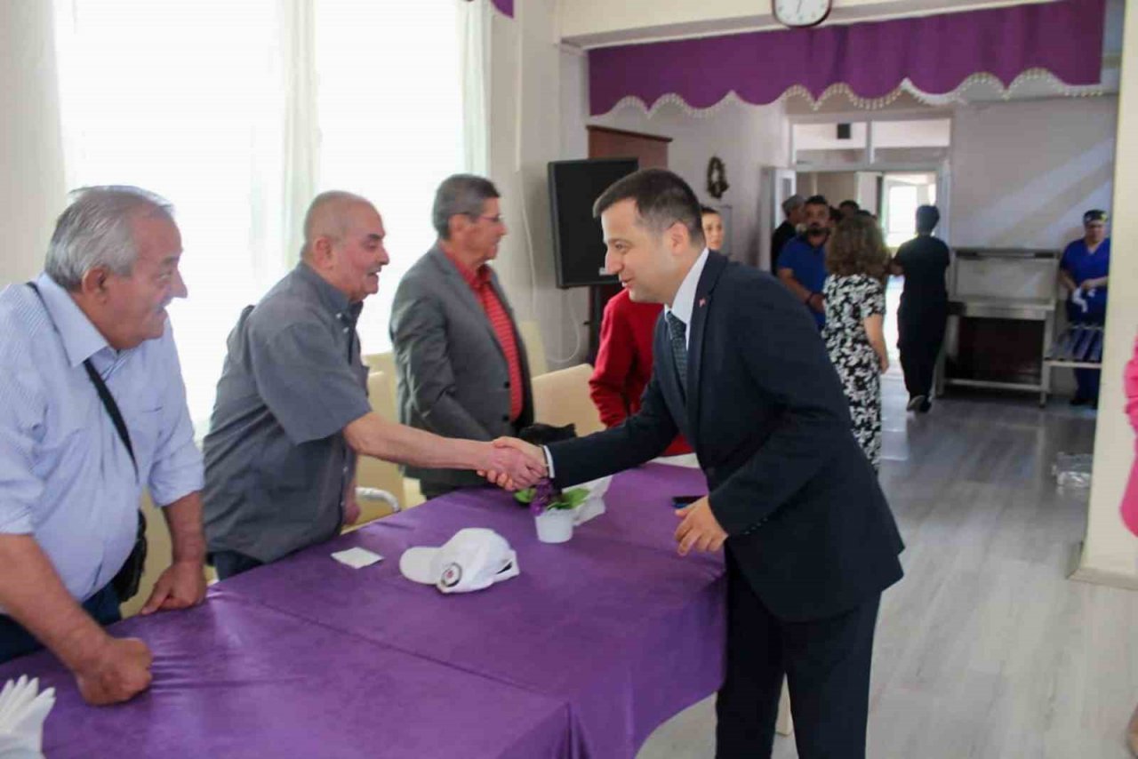 Muğla protokolü huzurevi vatandaşlarının bayramını kutladı