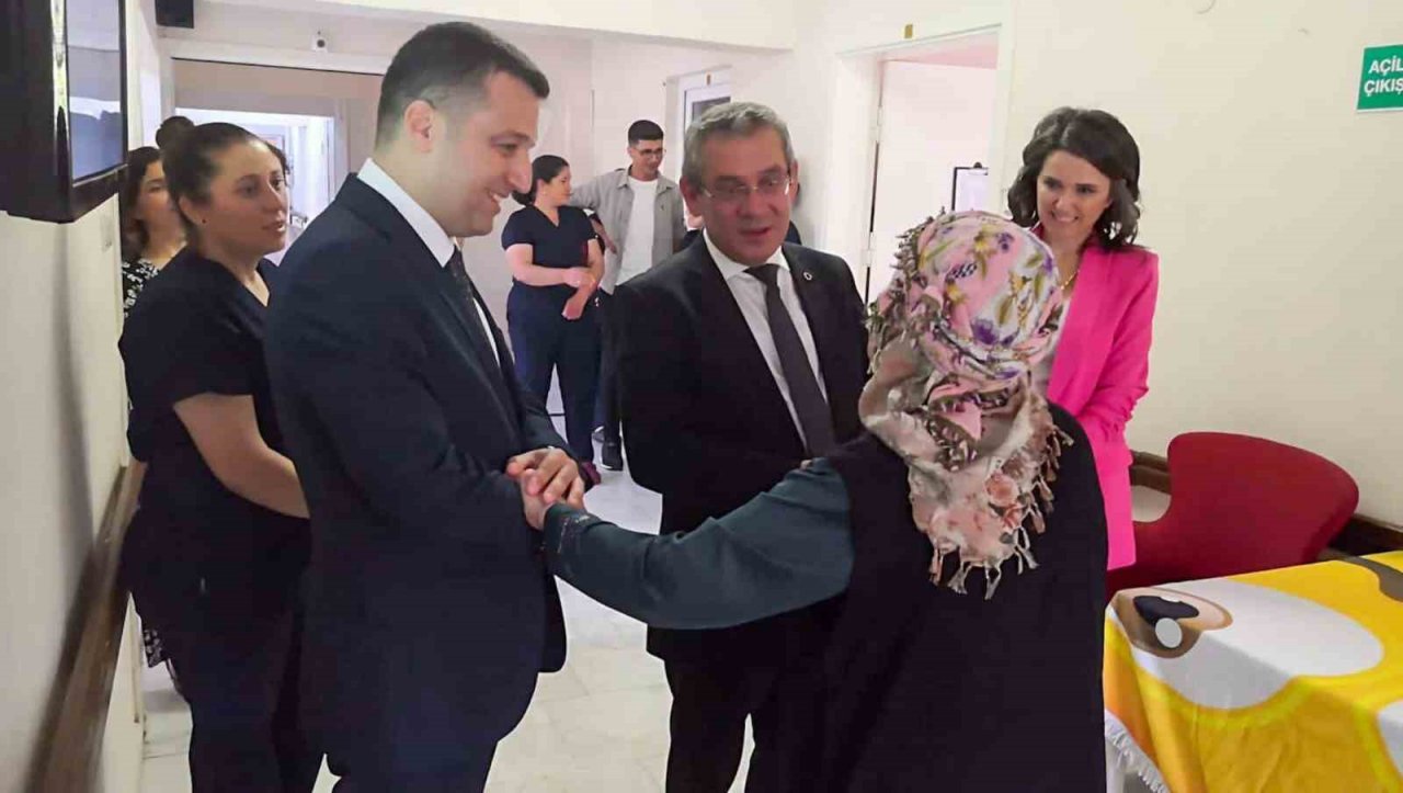 Muğla protokolü huzurevi vatandaşlarının bayramını kutladı