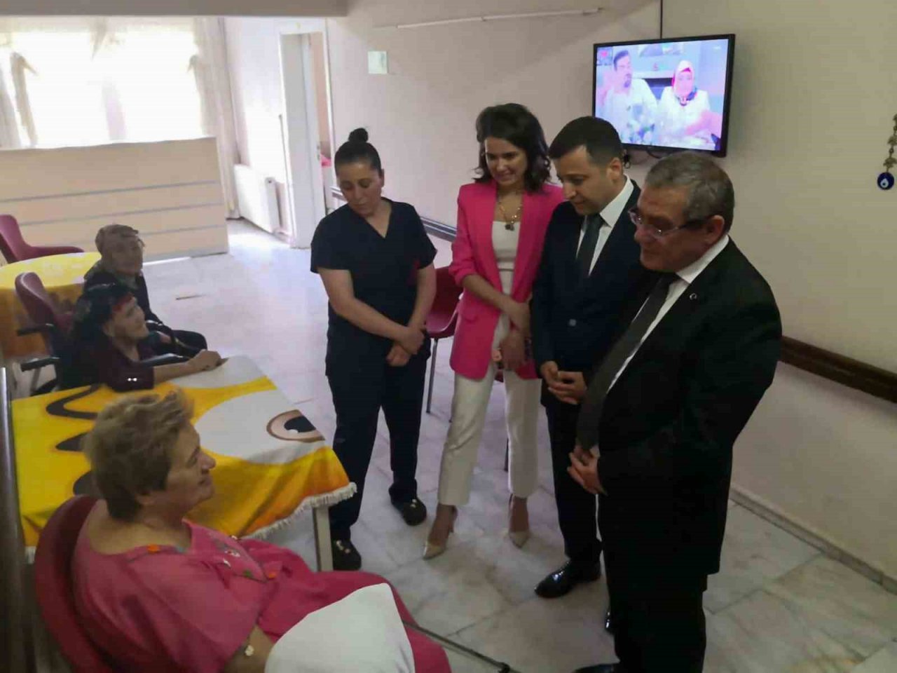 Muğla protokolü huzurevi vatandaşlarının bayramını kutladı