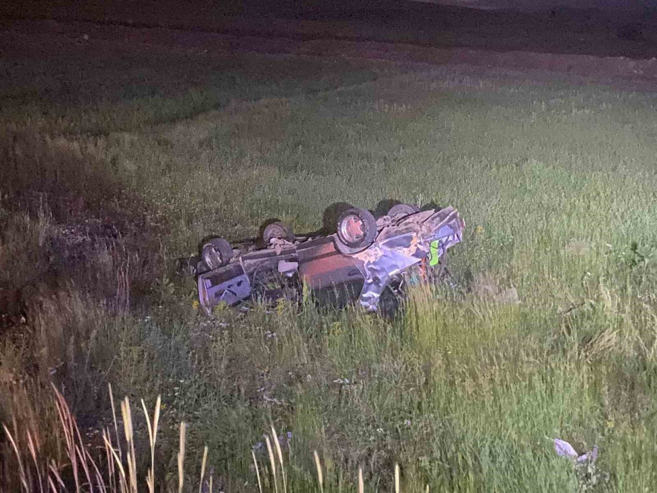 Sivas’ta otomobil yoldan çıkarak takla attı: Anne, baba ve bebekleri yaralandı