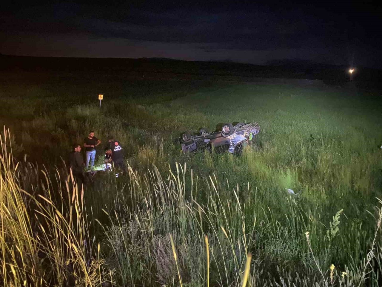 Sivas’ta otomobil yoldan çıkarak takla attı: Anne, baba ve bebekleri yaralandı