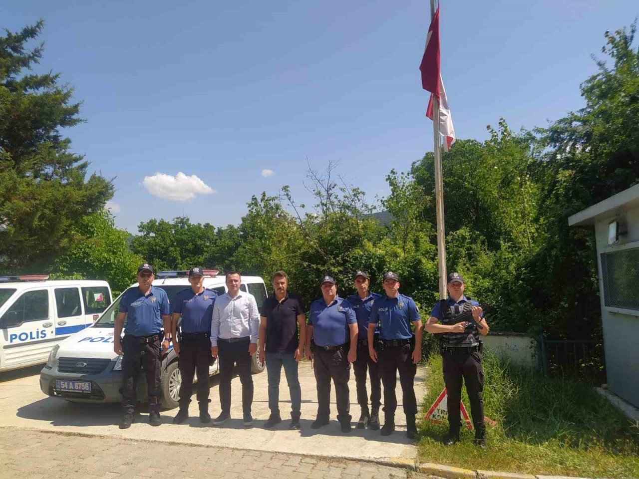 Taraklı ilçe protokolü görev başındaki personelin bayramını kutladı