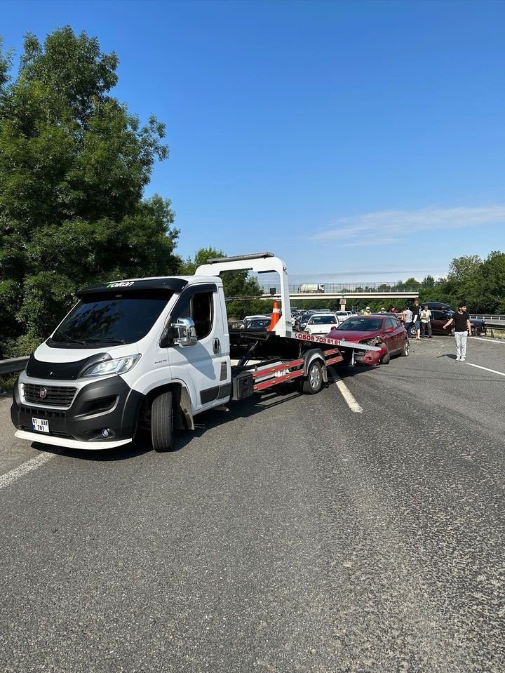 Zincirleme kazada 7 araç birbirine girdi