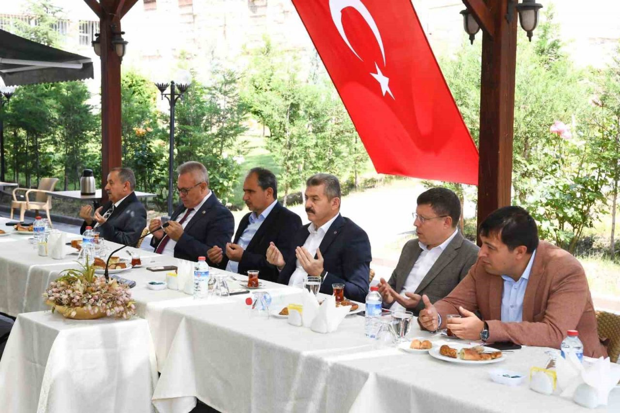 Uşak protokolü bayramlaşma töreninde buluştu