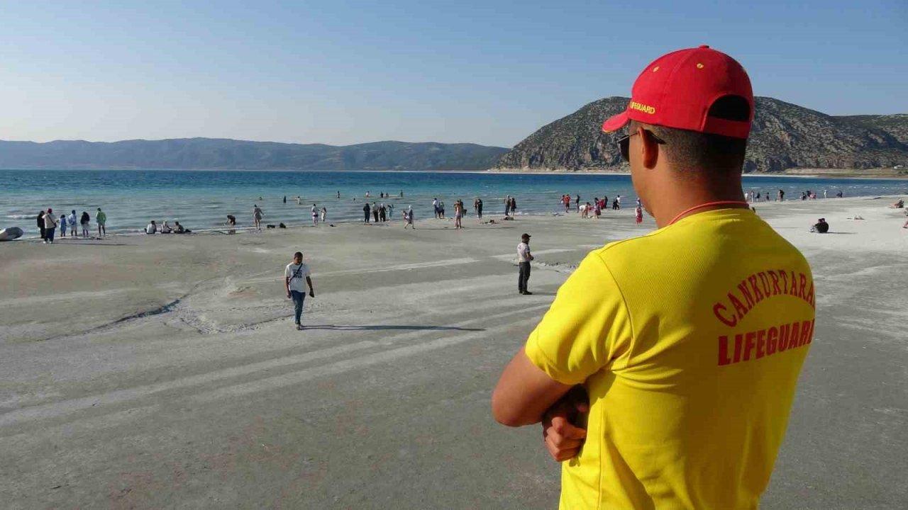 Türkiye’nin Maldivleri Salda Gölü’ne bayramda ziyaretçi akını