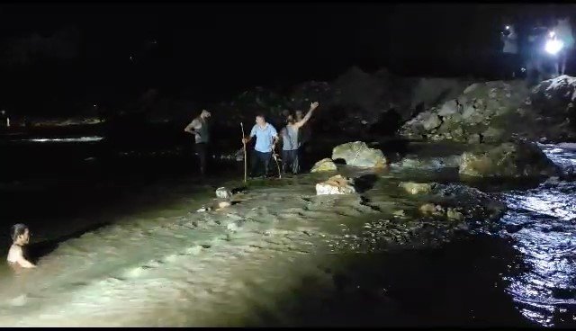 Sason Çayı’na giren 3 çocuk kayboldu: 1 çocuğun cansız bedenine ulaşıldı