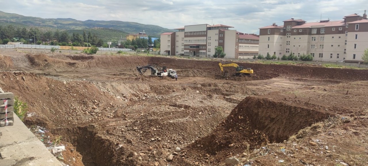 Bingöl’deki 500 yataklı devlet hastanesi kazı çalışmaları devam ediyor