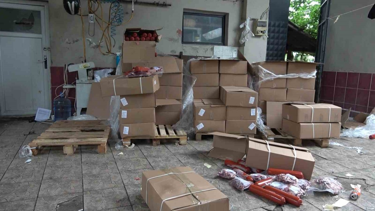 Kurbanlık danaya girdiler, sosis teslim edilince isyan çıkardılar...Tonlarca et imha edildi