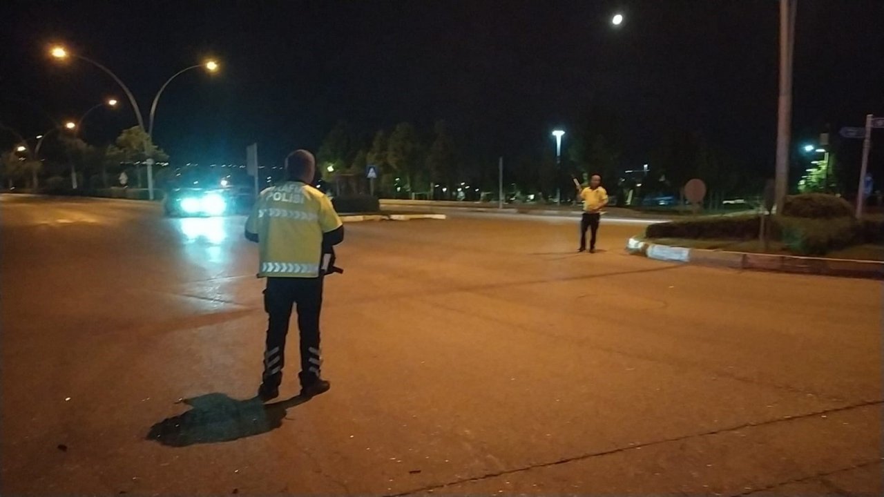 Çorum’da iki otomobil çarpıştı: 2 kişi yaralandı