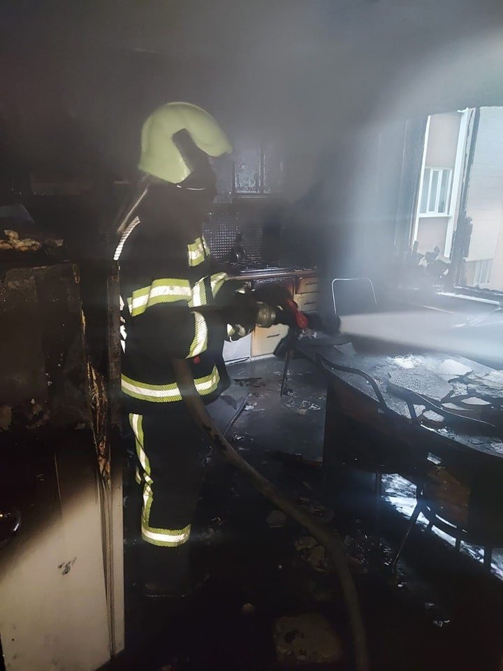 Merkezefendi’de ev yangını panik oluşturdu