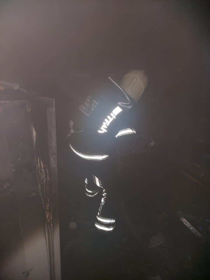 Merkezefendi’de ev yangını panik oluşturdu